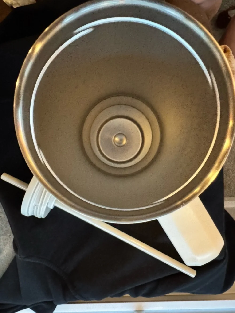 Checkered Insulated Travel Mug with Handle - Beige & Cream - Picture 8 of 9